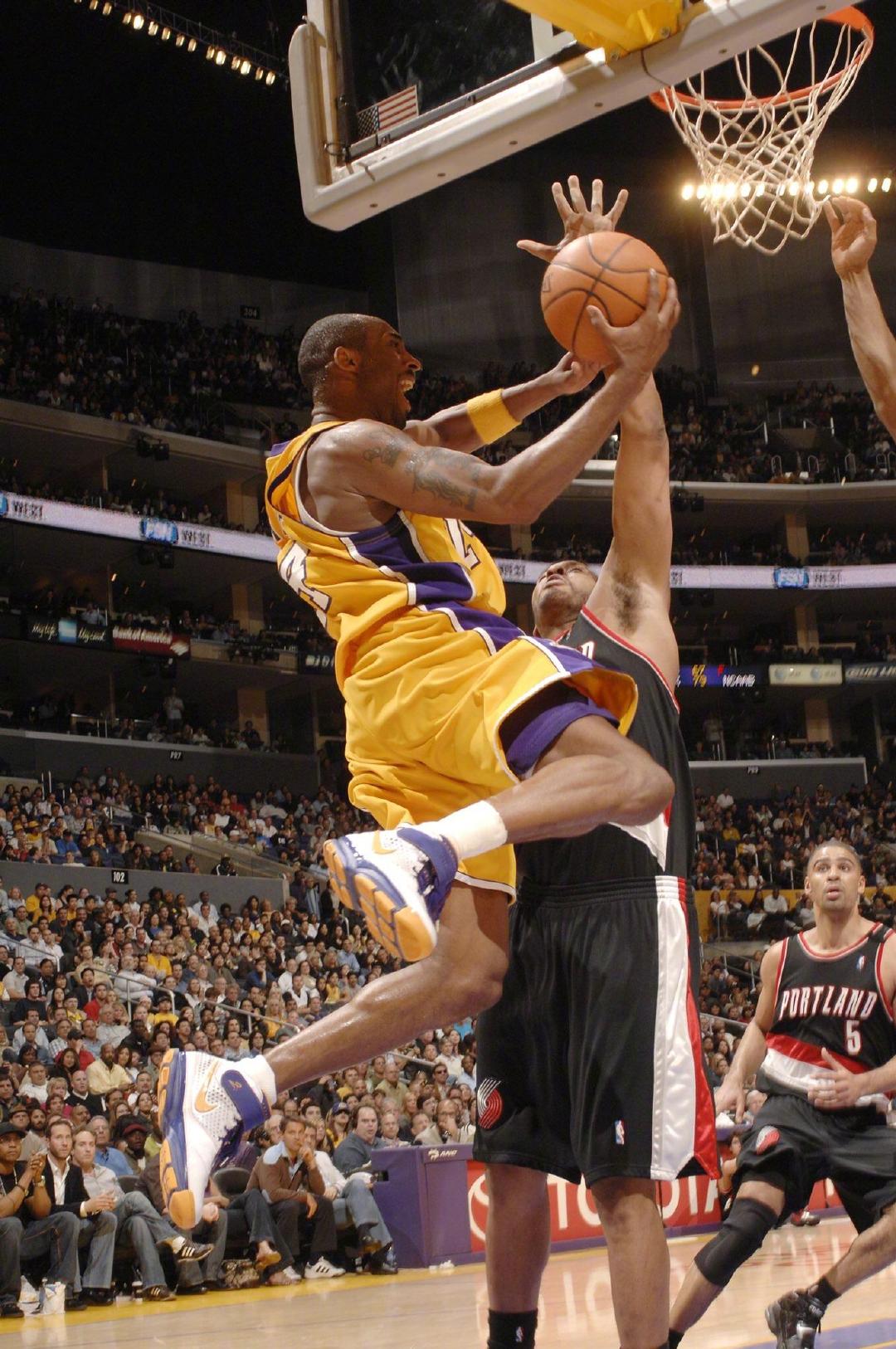 那年单场65分的科比_高清图集_新浪网