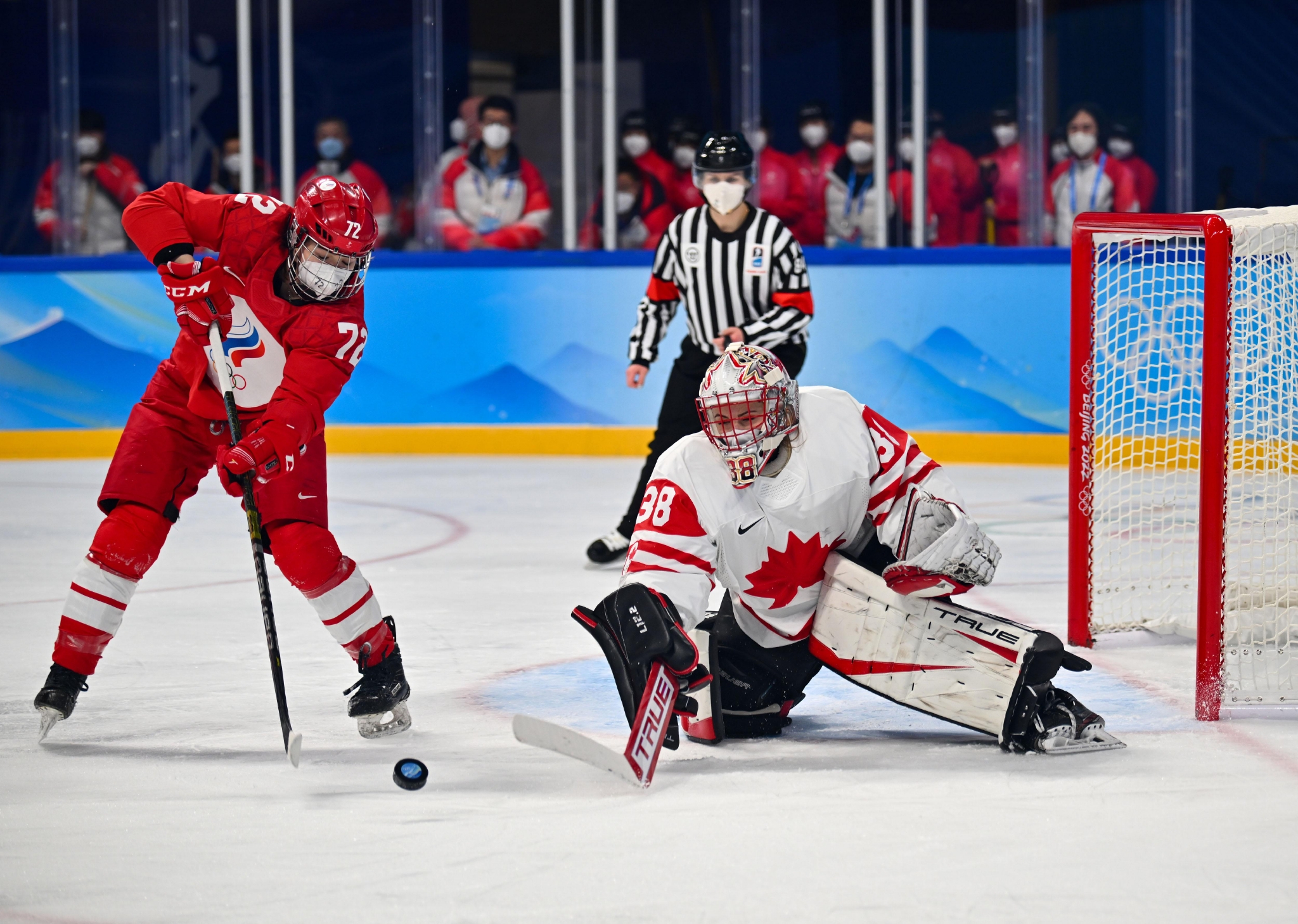北京冬奥会冰球女子小组赛加拿大队胜俄罗斯奥委会队