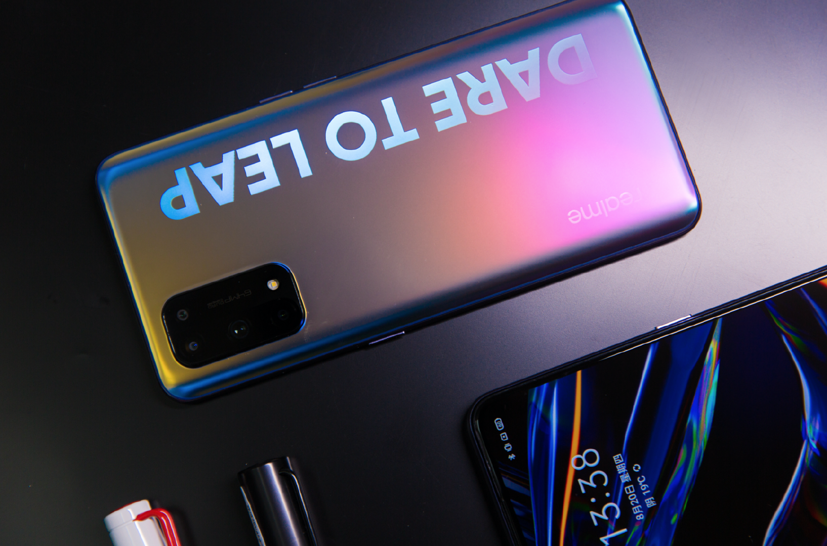 不隐藏的「敢越级」realme x7真机图曝光