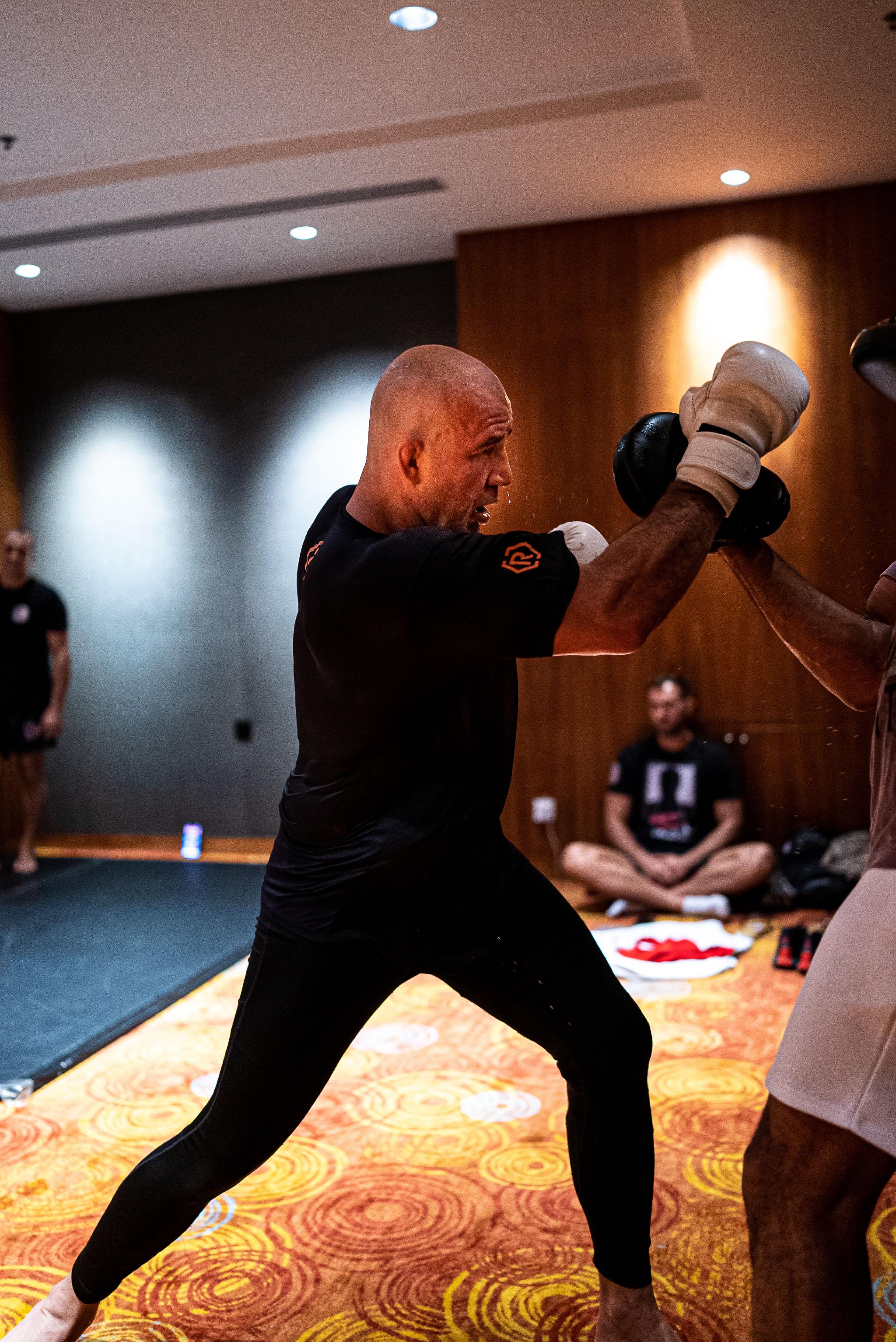 ufc现役最大龄冠军,43岁的格洛佛-特谢拉