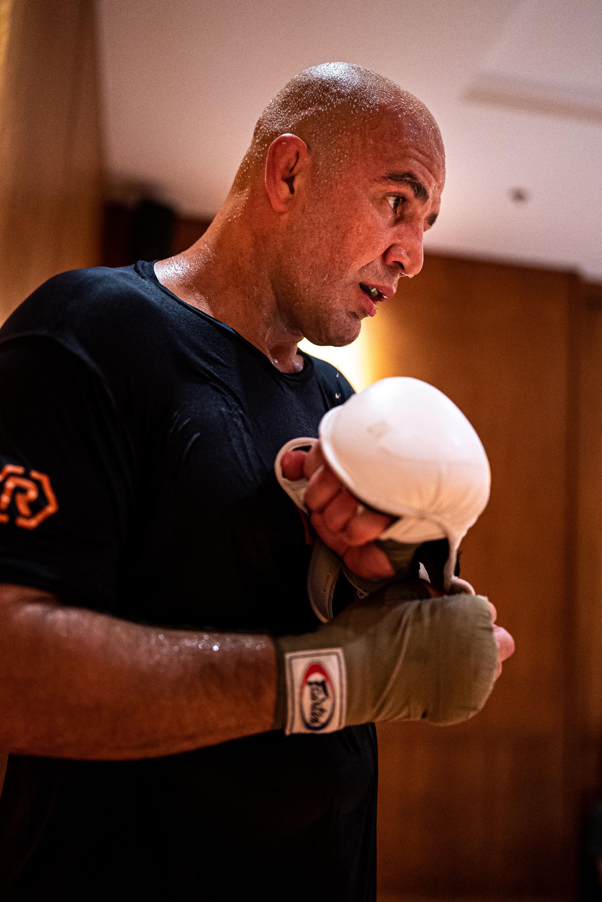 ufc现役最大龄冠军,43岁的格洛佛-特谢拉