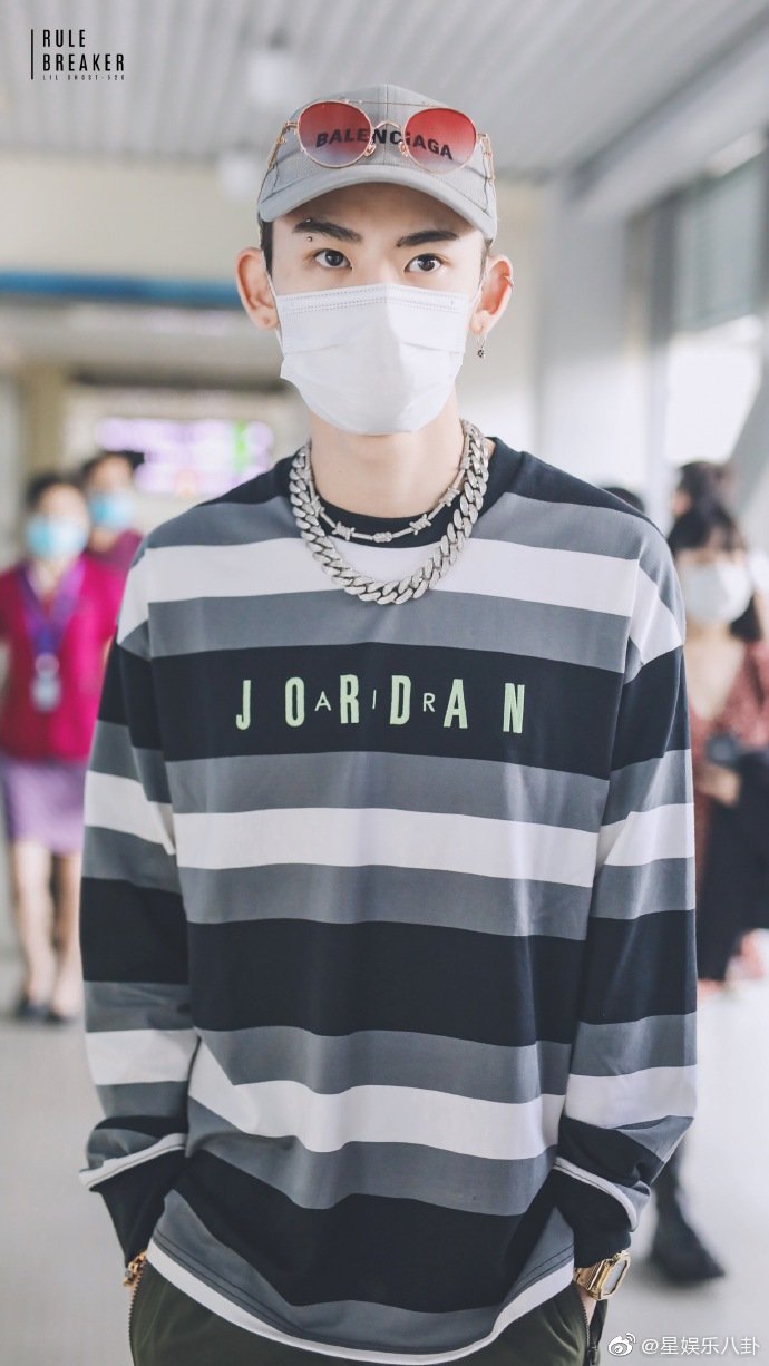 小鬼王琳凯三亚7615出发饭拍图_高清图集_新浪网