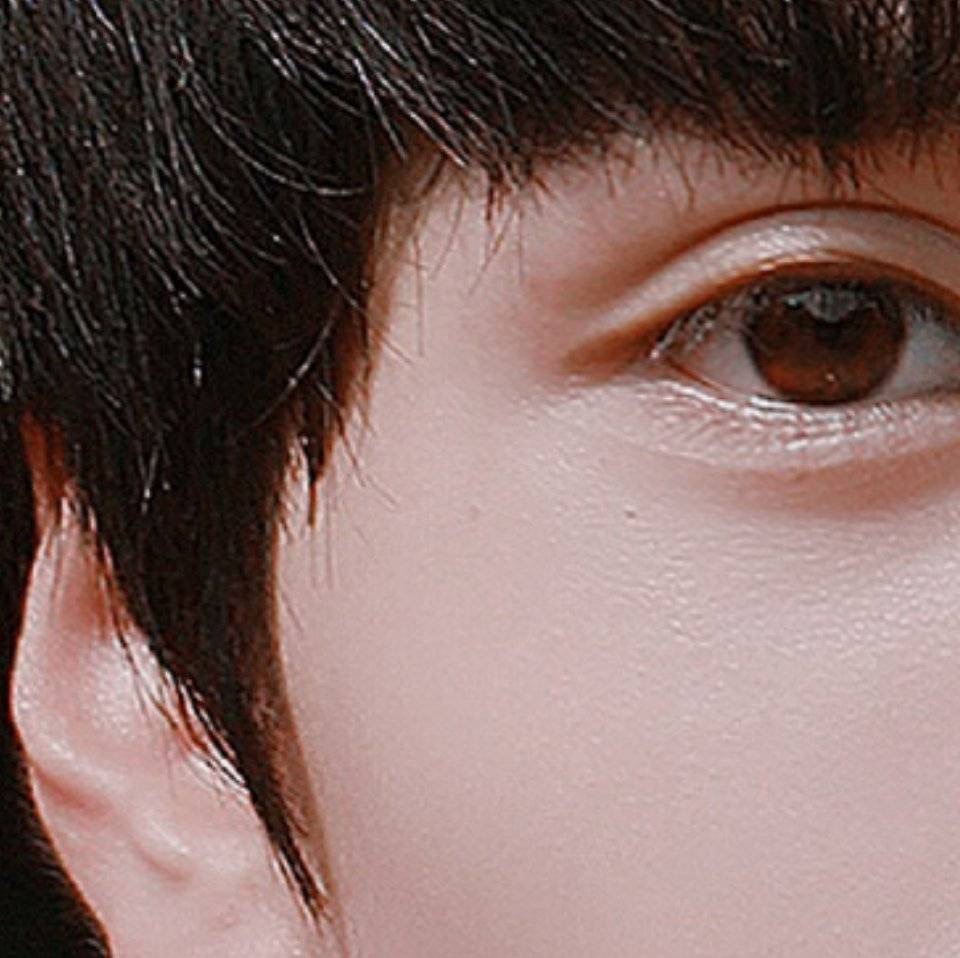 少年的颊边痣像长在了我的左胸膛他牵起嘴角轻轻笑我的心就开始痒