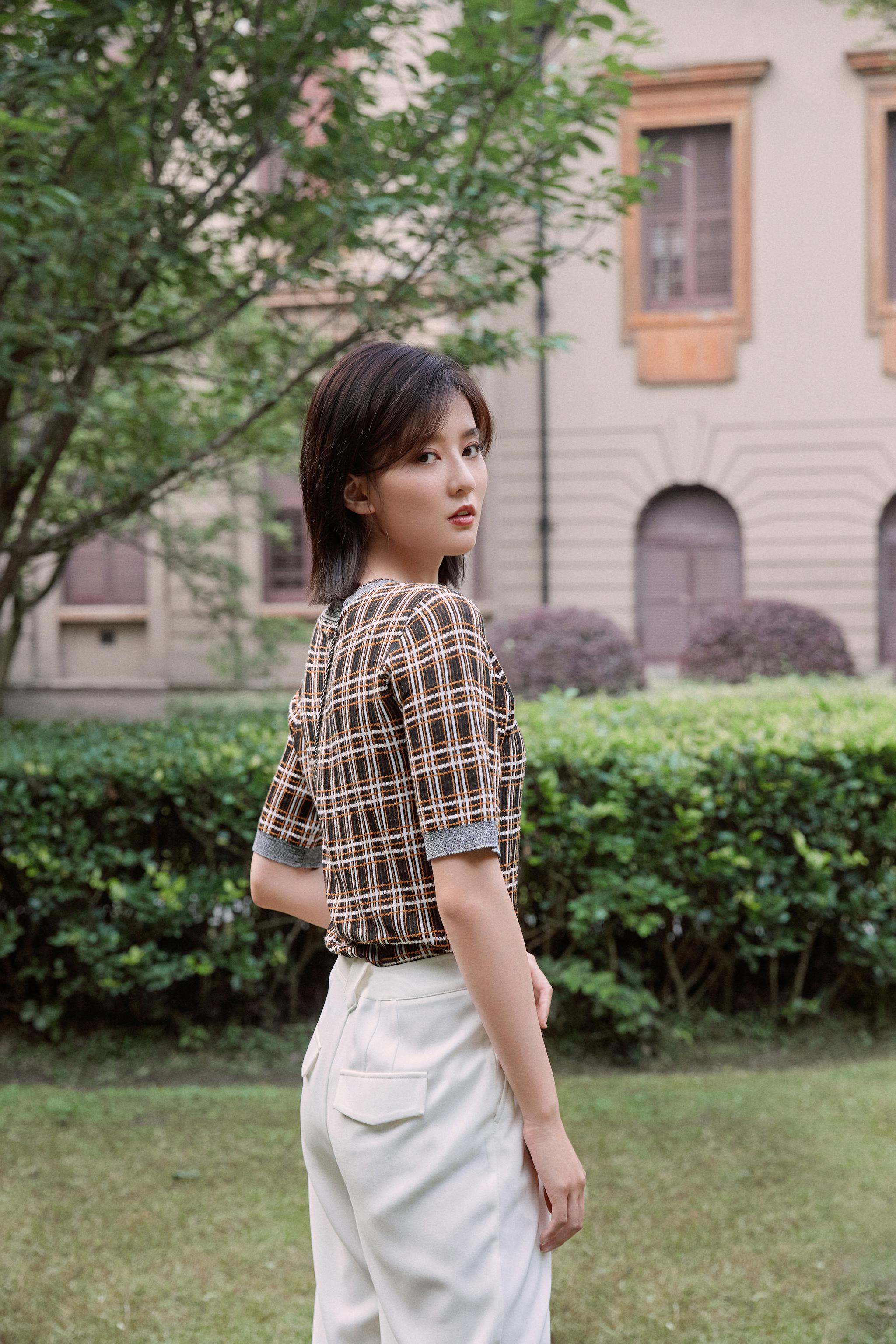 全新职场形象大使@乔欣bridgette 最新街拍大片