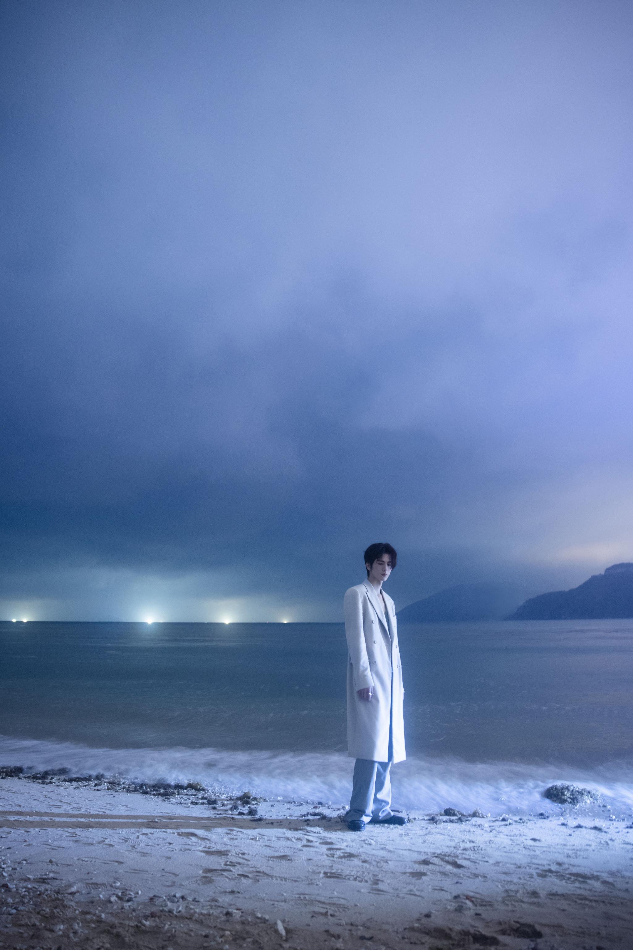 张凌赫的护花小王子出发look来了!|小王子|张凌赫|男明星_新浪新闻