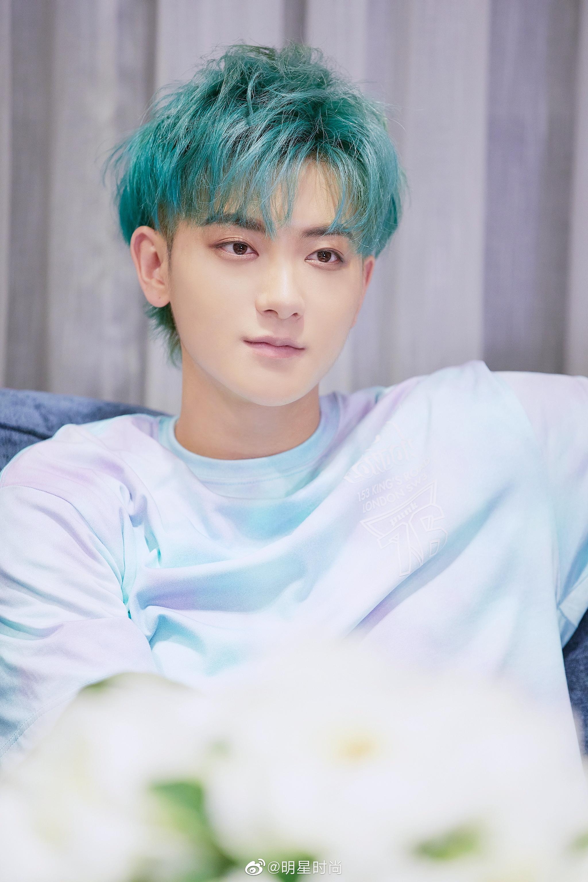 黄子韬的新发型,大胆挑战扎染糖果色超级吸睛