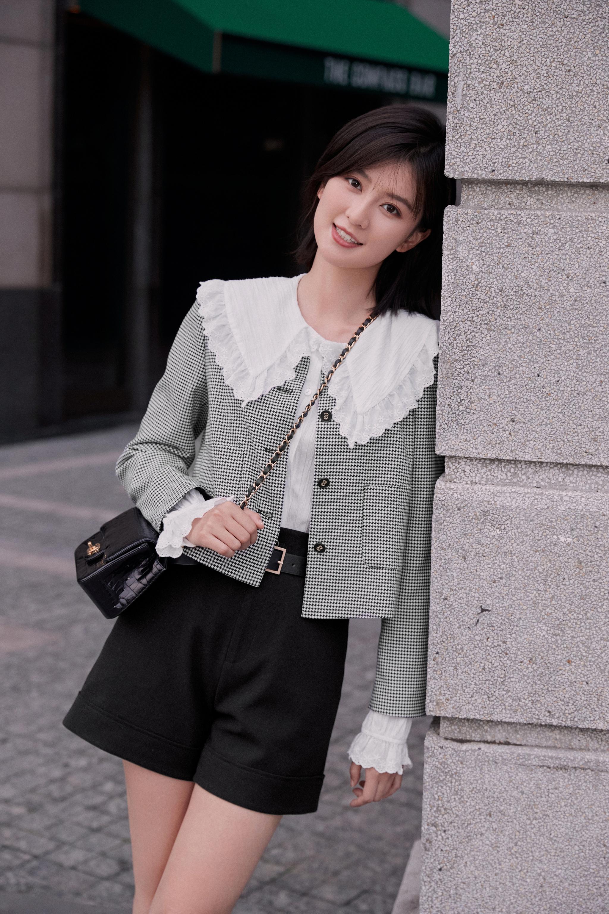 全新职场形象大使@乔欣bridgette 最新街拍大片