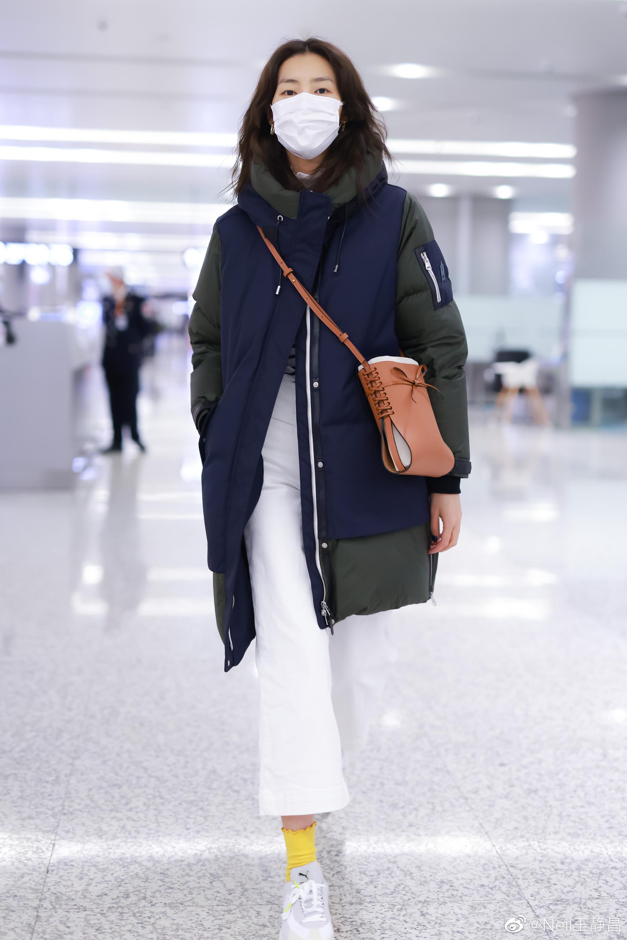 刘雯的机场街拍看到她穿这件mackage的羽绒服还挺好看的
