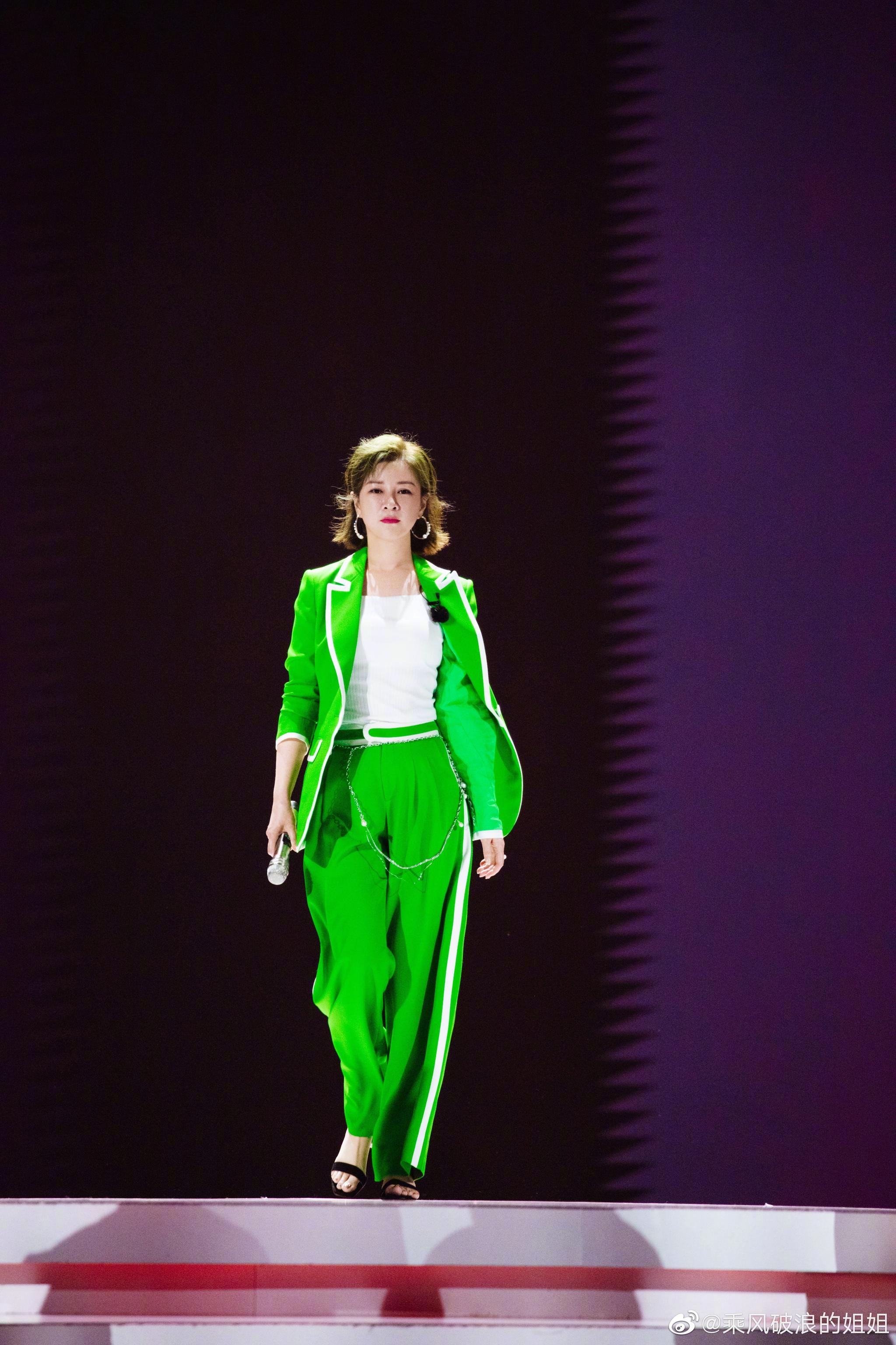 杜华具体有多少套西装不清楚