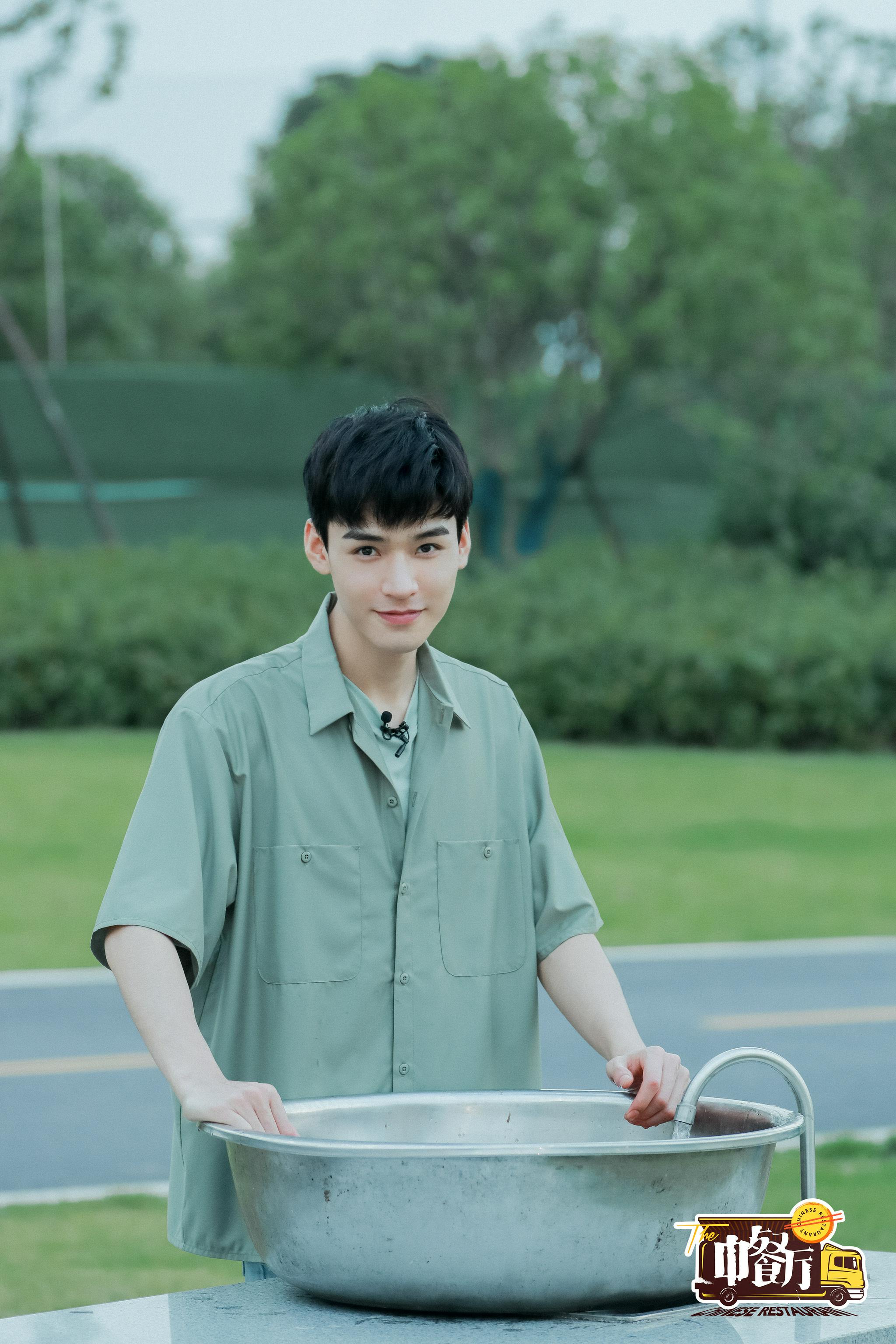 龚俊中餐厅剧照 俊子和小龙虾相爱相杀的现场……_高清图集_新浪网