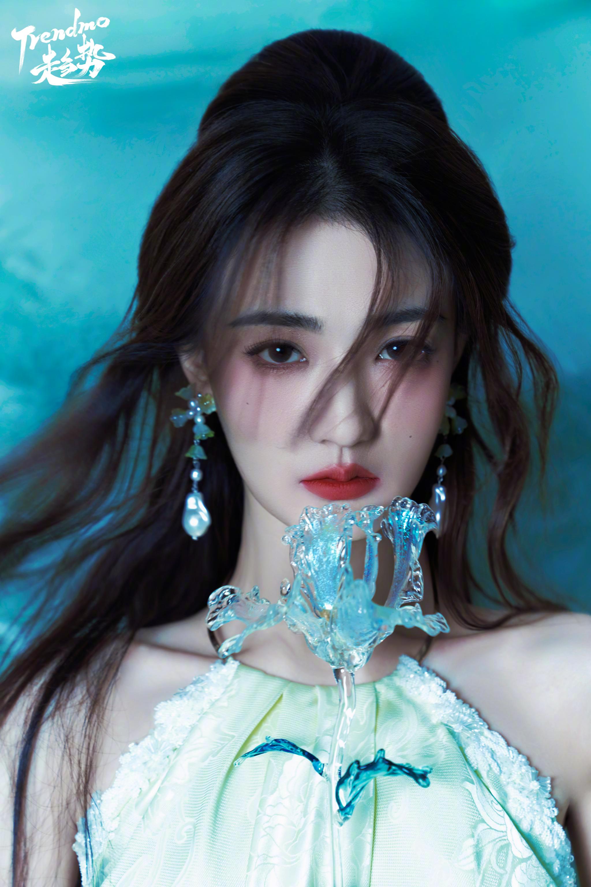 徐璐trendmo趋势新刊大片红裙明艳动人