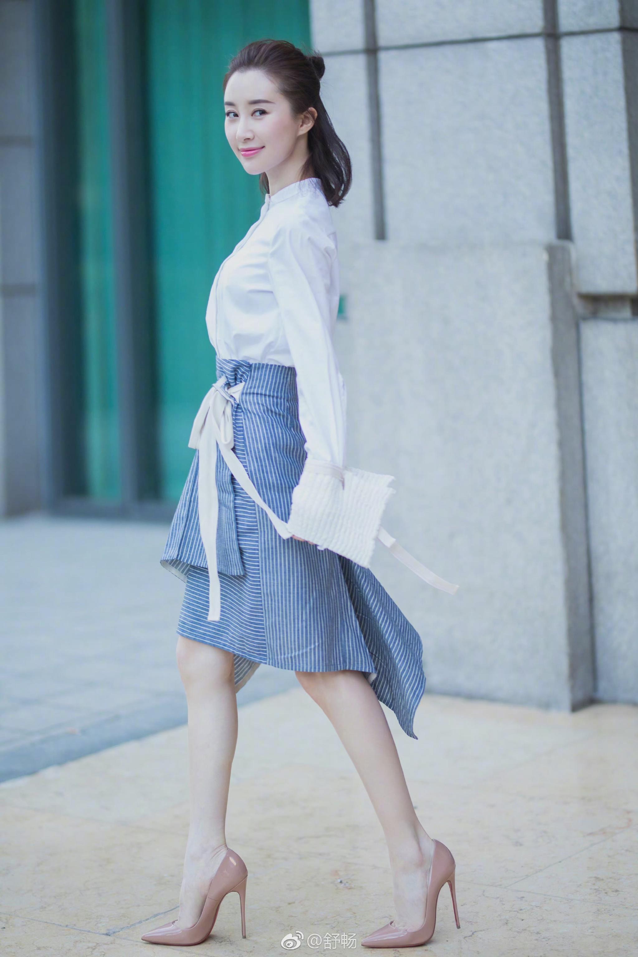 舒畅,1987年12月1日出生于湖北省武汉市,祖籍重庆