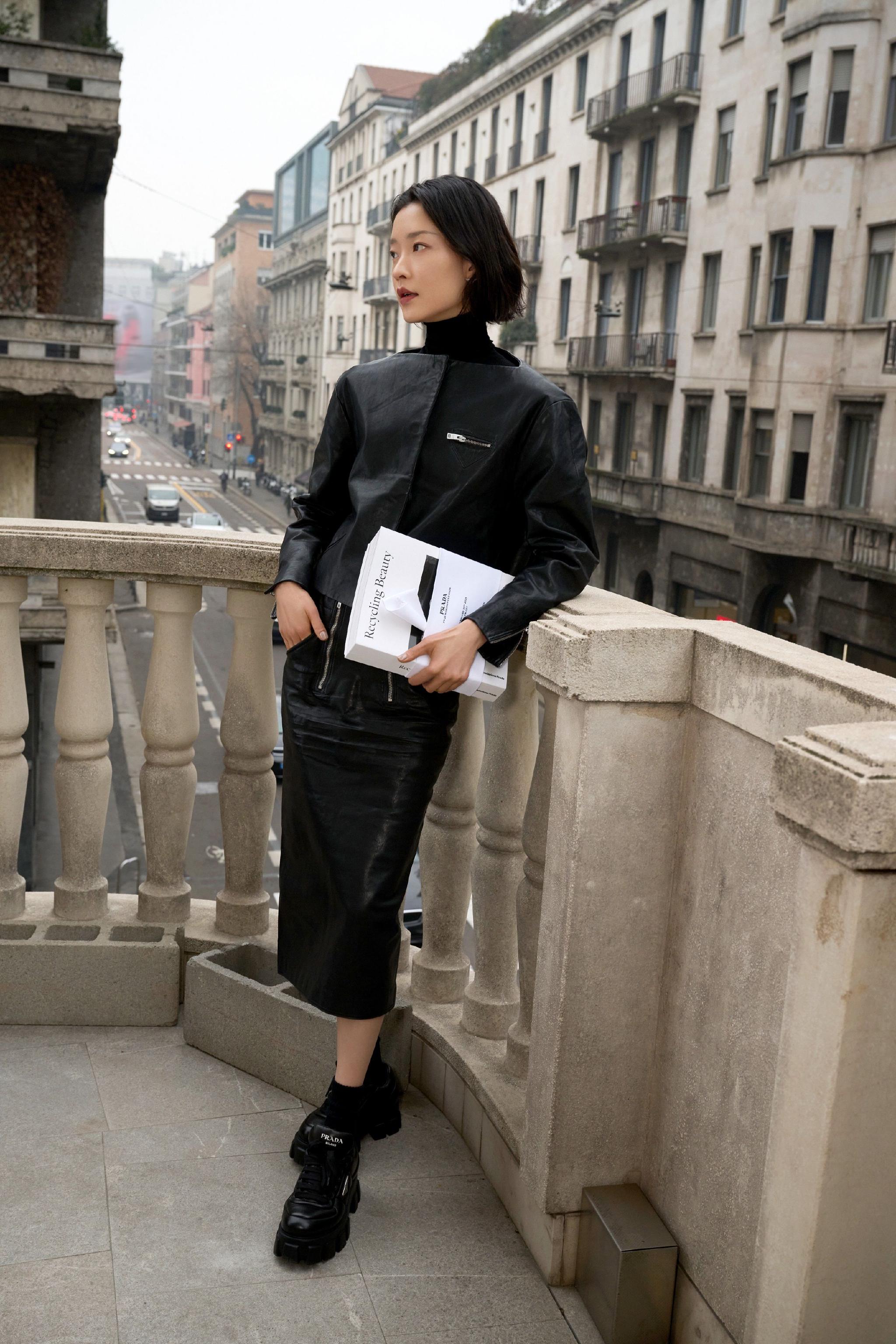 杜鹃受邀出席prada 2023秋冬女装时装秀……_高清图集_新浪网