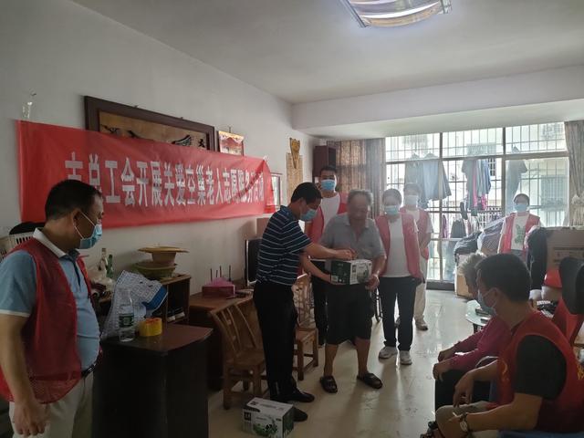 萍乡市总人口_萍乡各区县人口一览:安源区55.33万,莲花县21.69万(2)