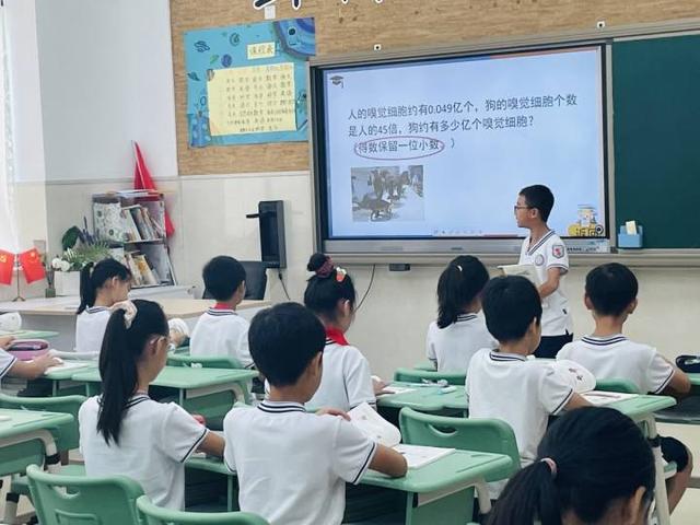 教师节，杭州这所小学的孩子们变身“小老师”，感觉喝水的时间都不够休闲区蓝鸢梦想 - Www.slyday.coM