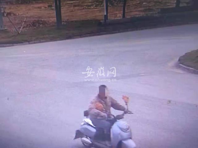 芜湖一男子骑电动车撞伤人后逃逸 迫于警方侦查压力投案自首休闲区蓝鸢梦想 - Www.slyday.coM