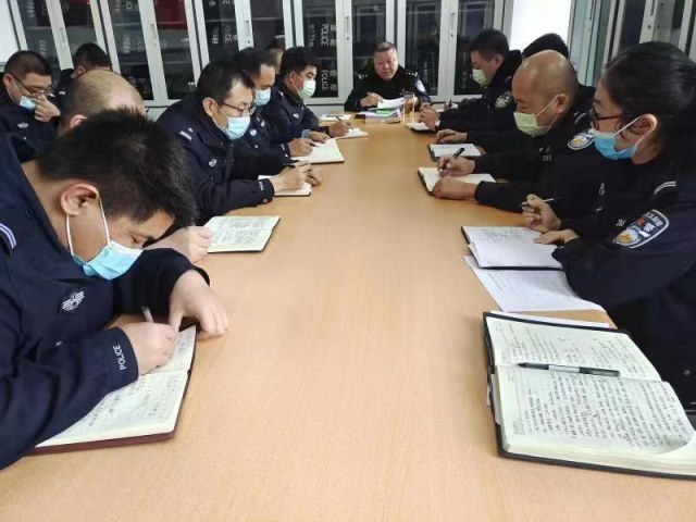 【走上新的赶考路——深入贯彻落实全会精神】航空港公安分局传达学习贯彻十九届六中全会精神休闲区蓝鸢梦想 - Www.slyday.coM