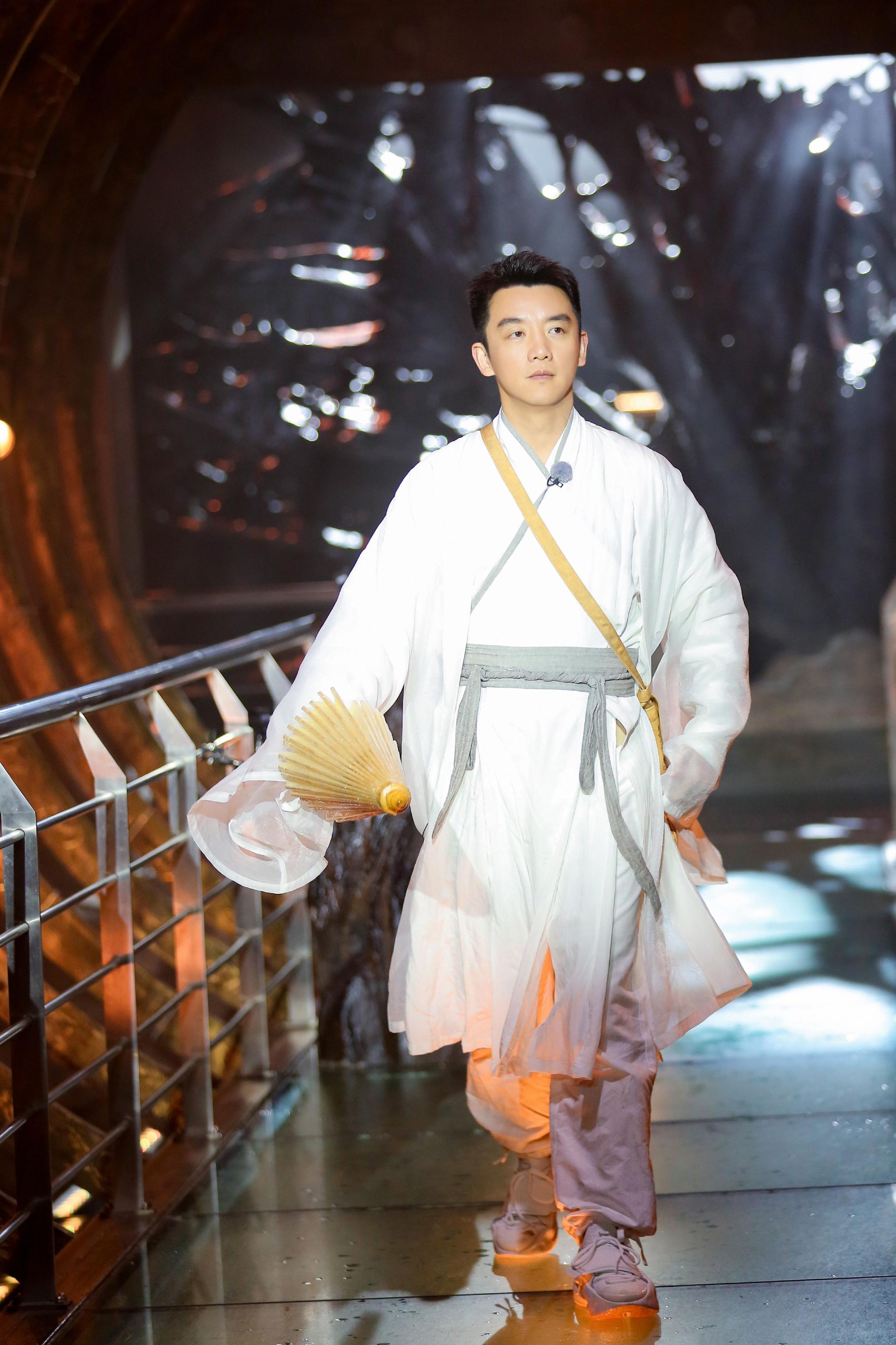 白衣少侠仗剑天涯快意恩仇气度不凡油纸伞下醉卧心间