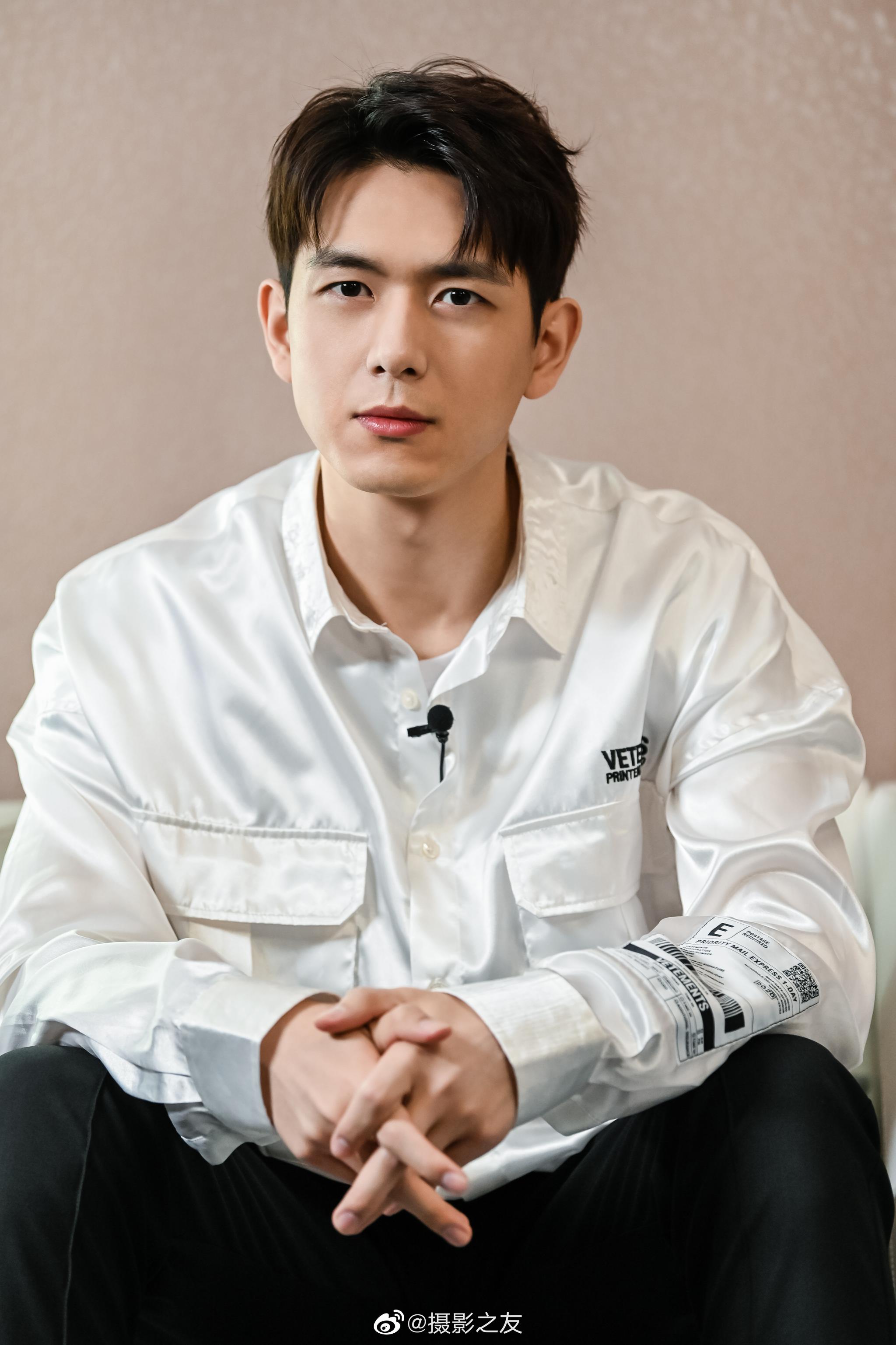 荣耀潮时尚大使@李现ing ,开启荣耀30系列新品发布会第二现场