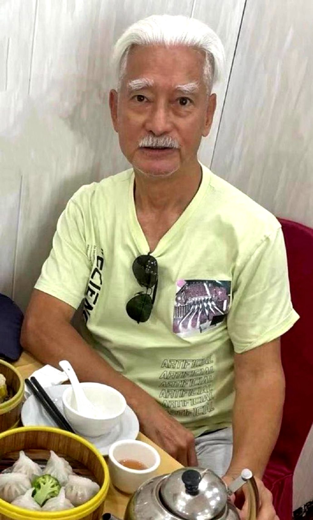 75岁高雄罕见出镜,头发胡子全白身形消瘦,曾饰演"霍元甲"__财经头条