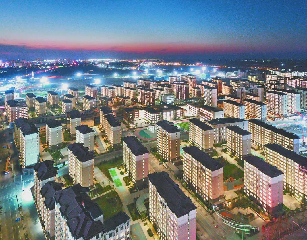 人民日报一周好图 编辑点评 2021/33期|雄安新区|鸟巢|夜班_新浪新闻