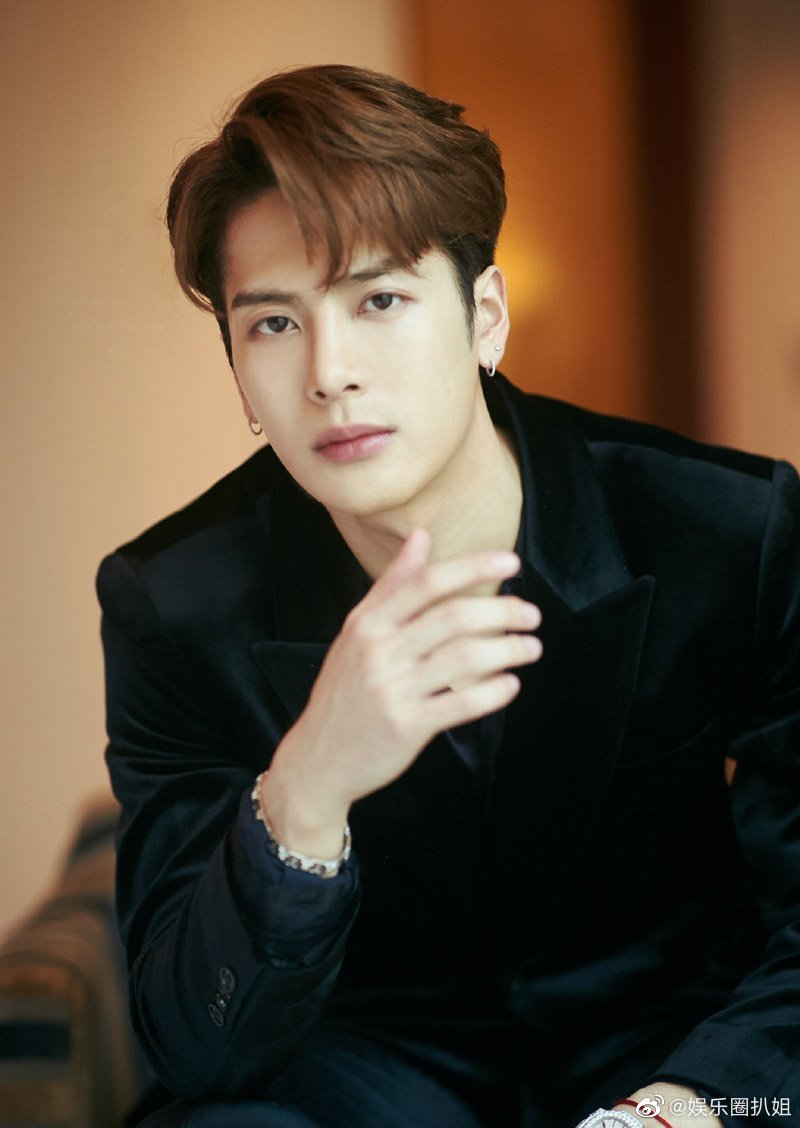 王嘉尔说他2021最大的收获是回国了……__财经头条