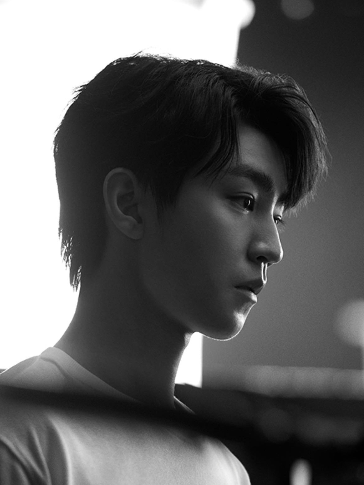 王俊凯大片拍摄花絮,好优越的侧颜!