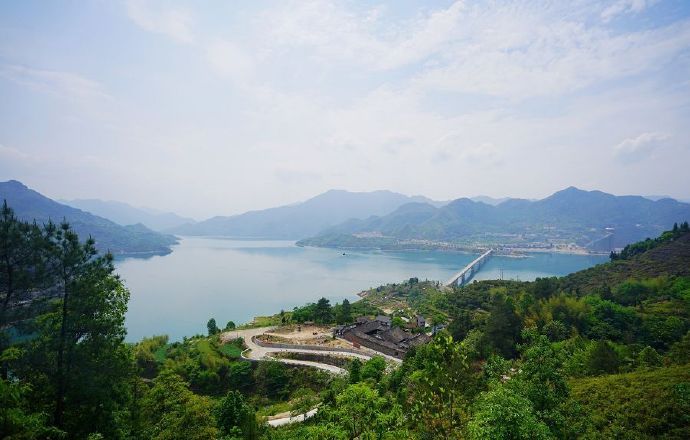千峡湖位于浙江省丽水市青田县是浙江省最大的峡湾型人工湖