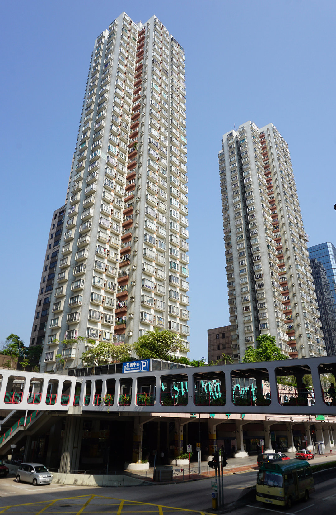 香港租房价格 荃湾地铁站楼上的荃锦中心,1986年建的房子