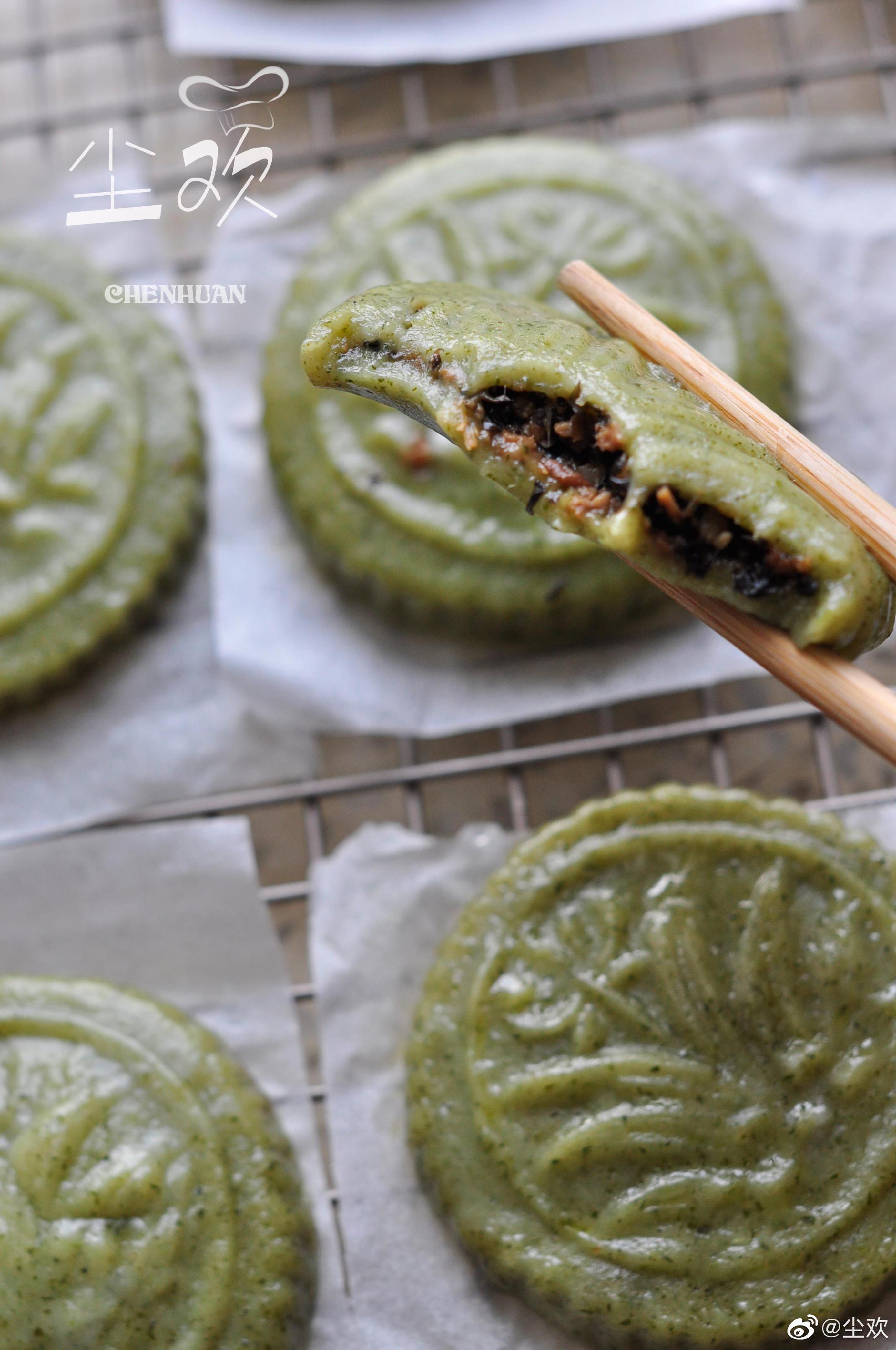 上午去挖的野菜鼠曲草中午就把它变成了美味的清明 