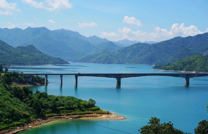 千峡湖位于浙江省丽水市青田县是浙江省最大的峡湾型人工湖