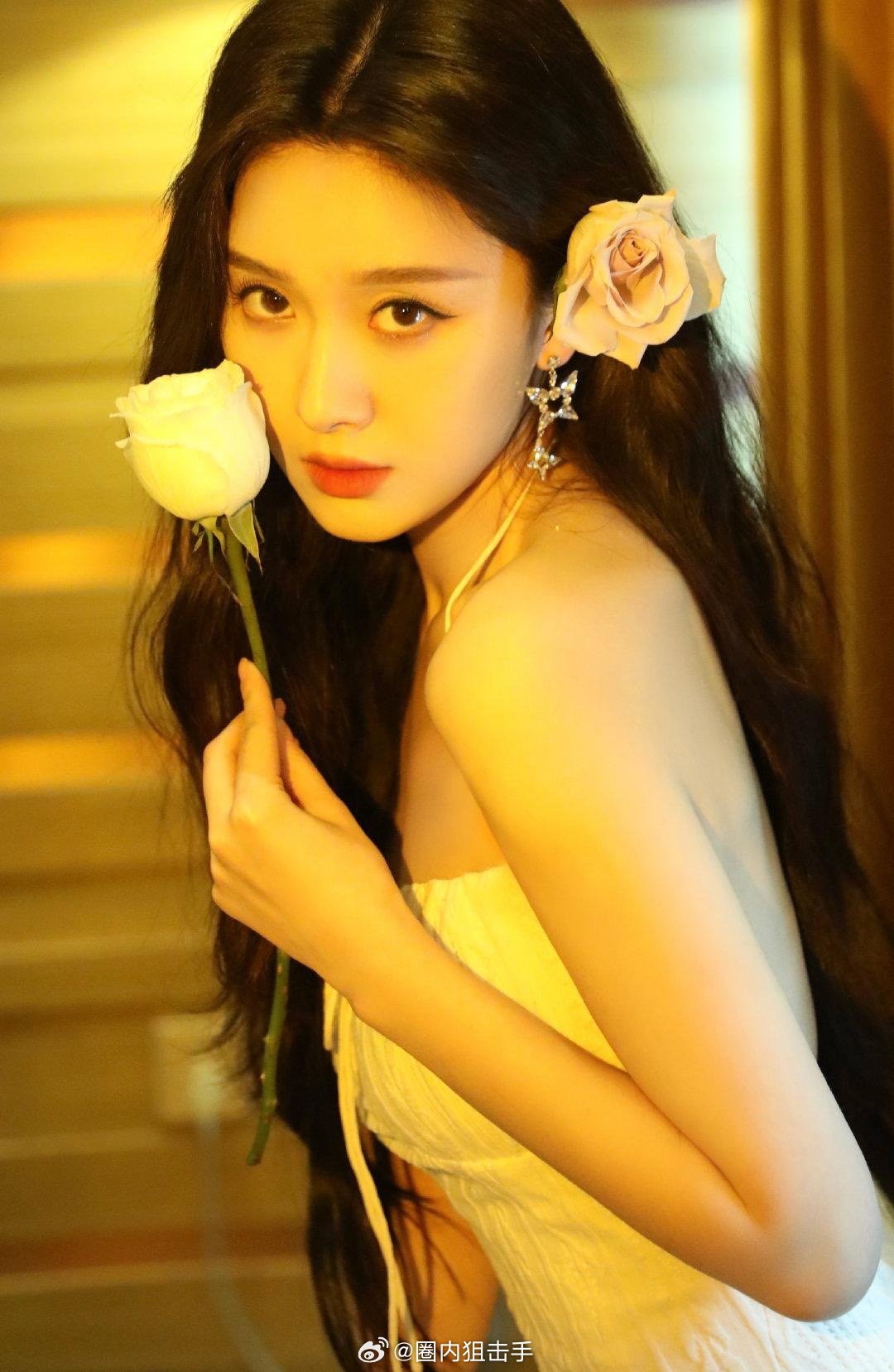 王子璇生日写真,把清冷氛围感拉满,这状态也太好了吧……|王子璇|写真