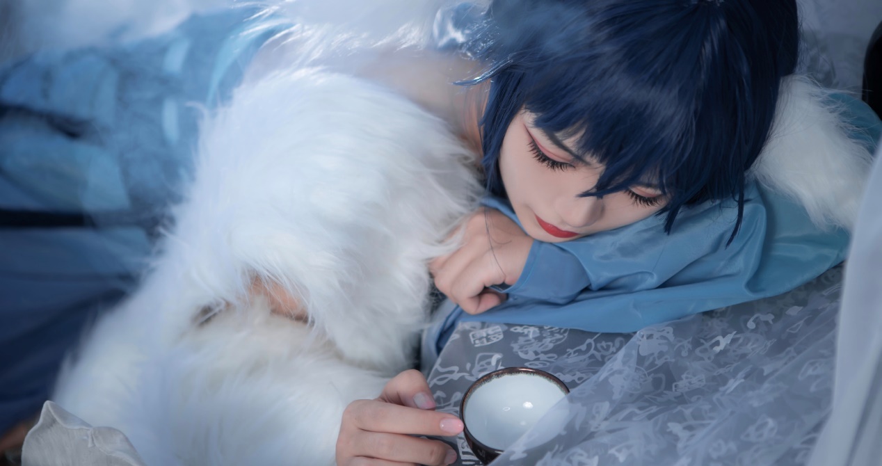 《狐妖小红娘》涂山雅雅cos,"无尽酒壶,满上!