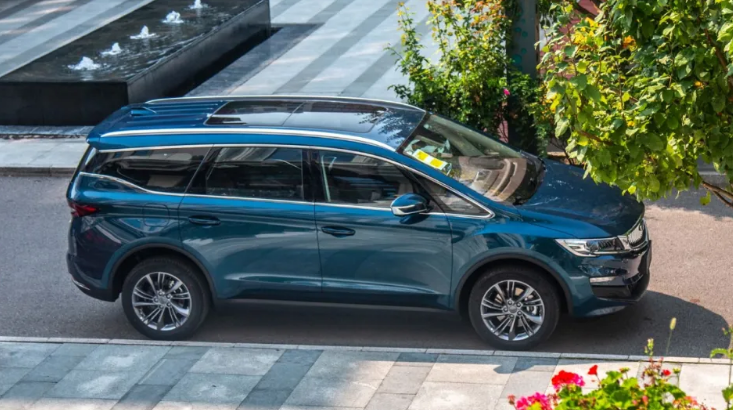 6座大空间MPV谁更值得入手？吉利嘉际对比五菱凯捷