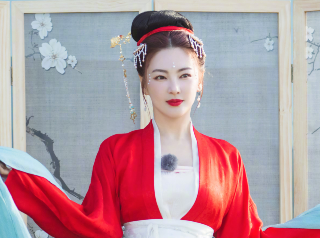 姐姐们的古装造型万茜素雅大方迷人但我却被张雨绮惊艳到