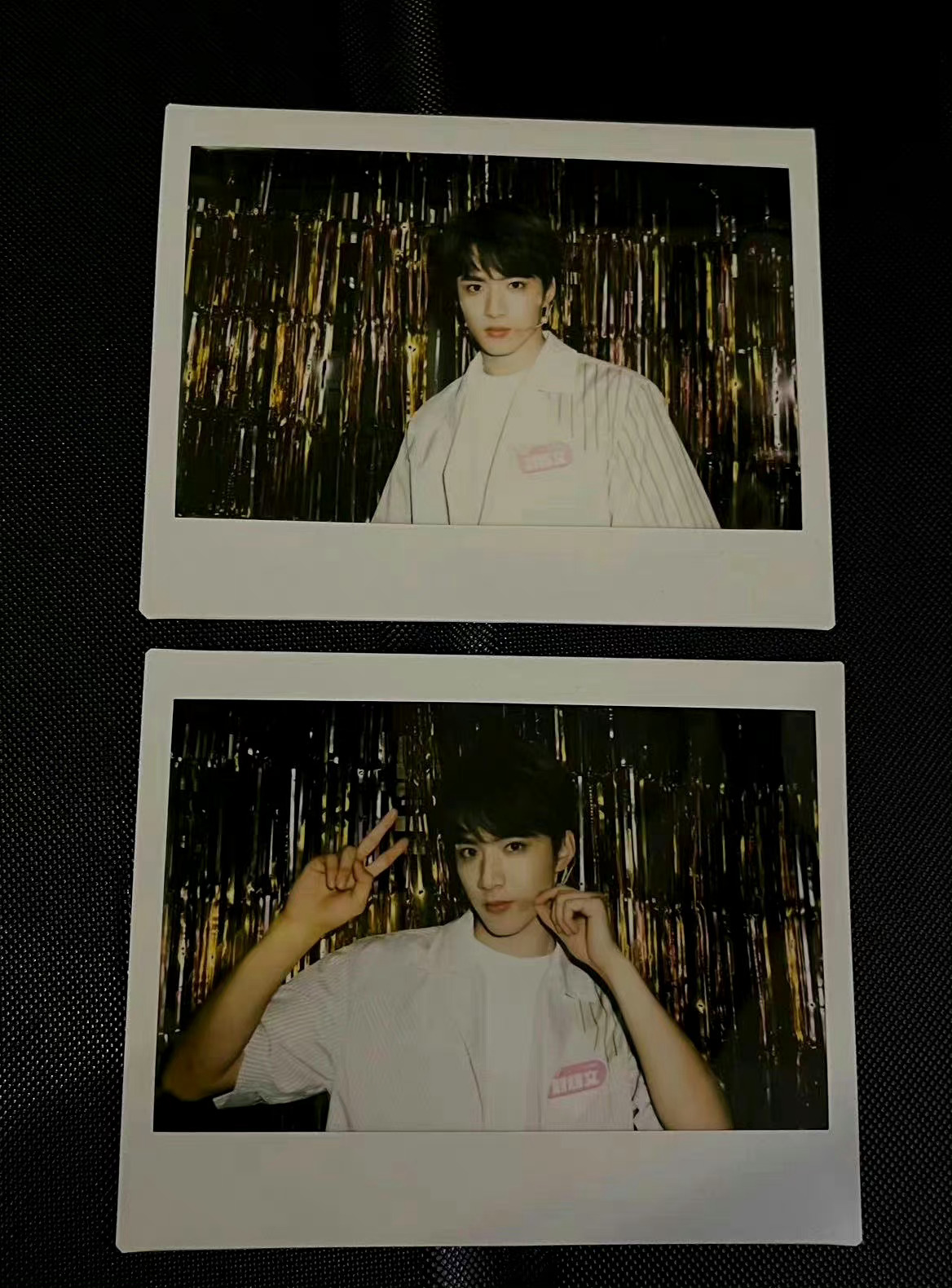 刘耀文晒最新拍立得随拍 熟悉的比耶709915自拍哈哈哈!