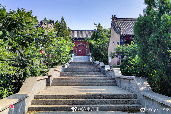 《莲花山碧霞祠》在济南莲花山上有座碧霞祠(庙)