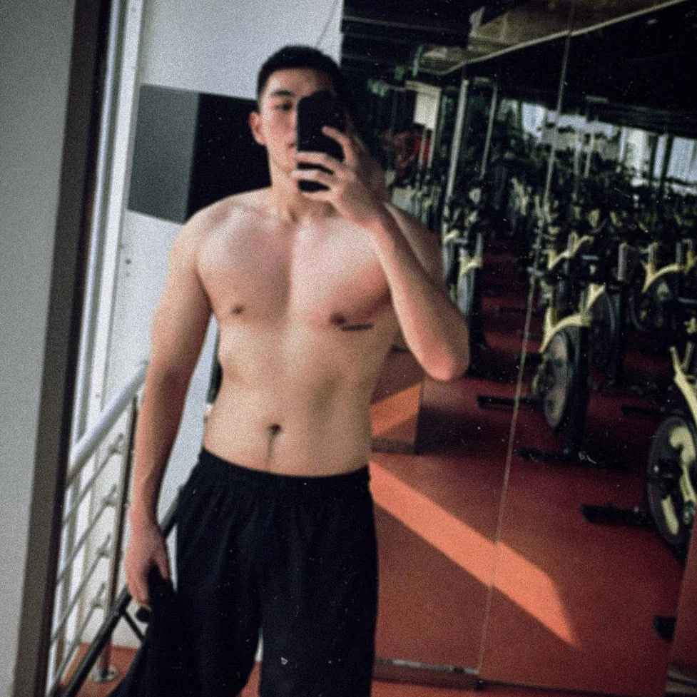 微胖的男生肉嘟嘟的，手感是不是很好？