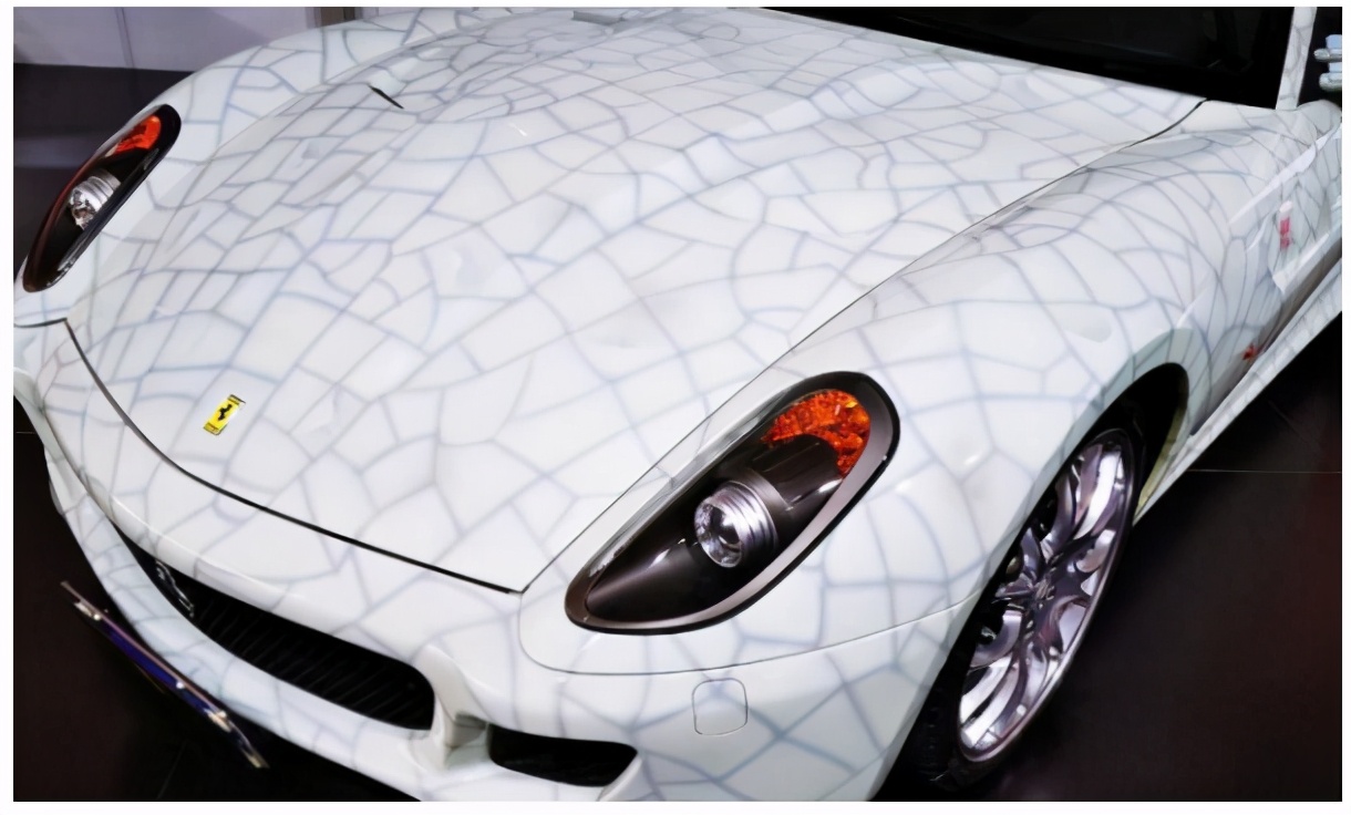 法拉利推出青花瓷版本,车上刻6个中国字,卖出1000多万