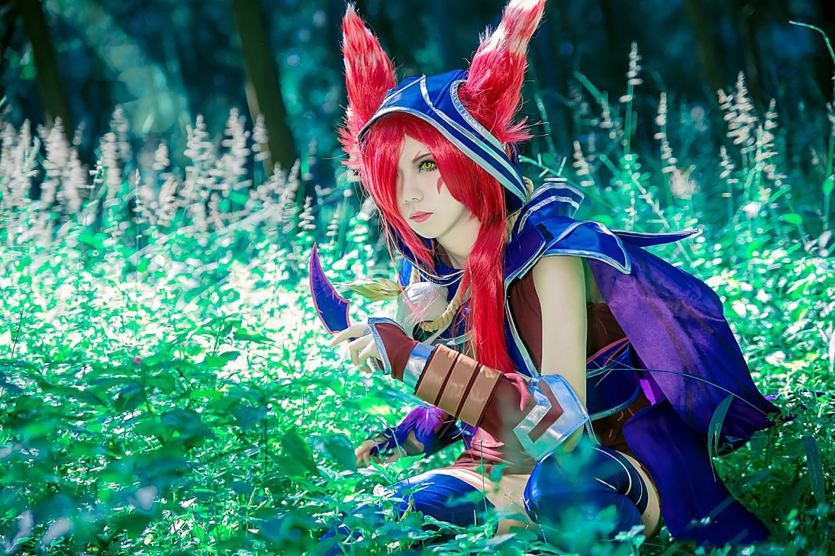 绝美的漫天飞羽,英雄联盟霞cos,耳朵和爪子太还原了