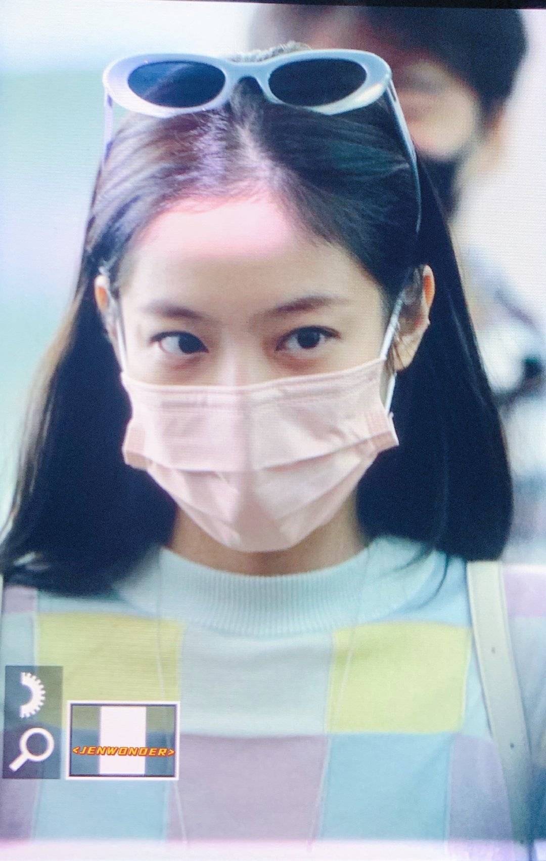 JENNIE仁川机场出发，又是被妮妮美貌治愈的一天__财经头条