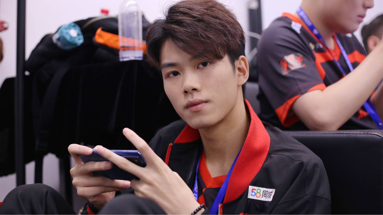 kpl:ag太好了吧!月光回应麟羽首发原因,给所有选手上场机会