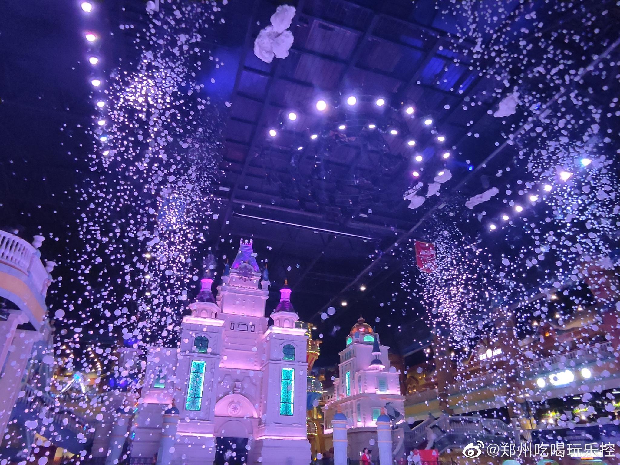 银基冰雪世界是一个娱乐游乐项目为一体的综合性室内冰雪主题乐园