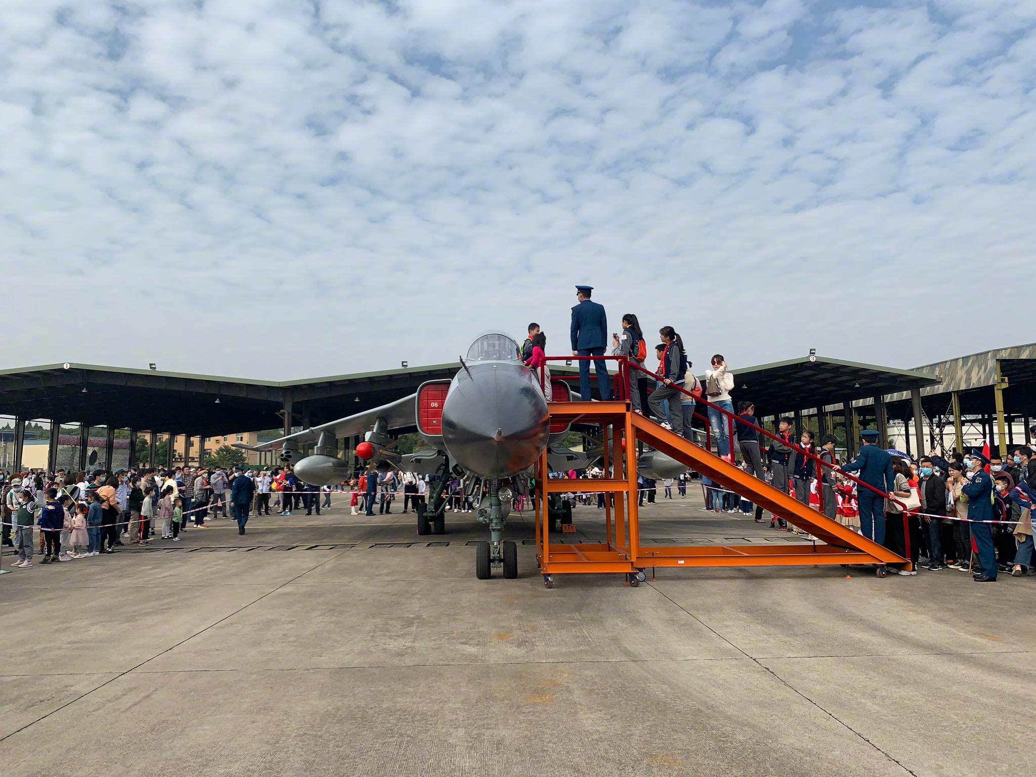 今日,庆祝人民空军71周年笕桥机场军营开放日 (王刚,张旭靖 )_高清