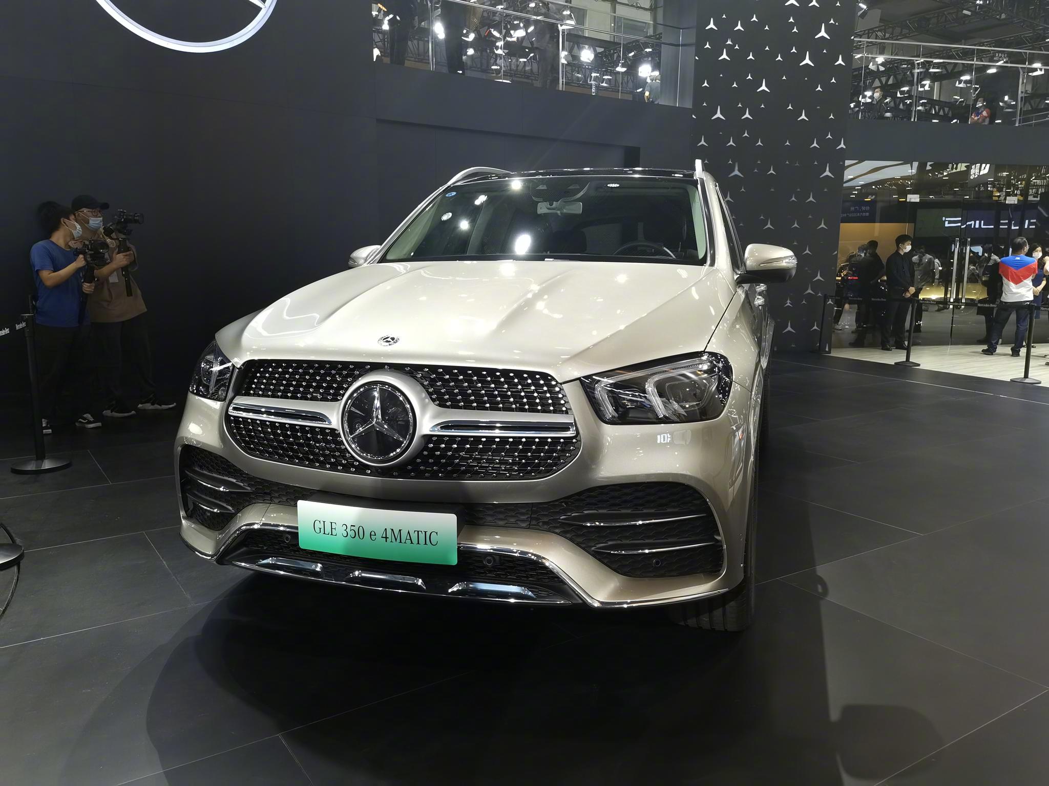 在上,全新梅赛德斯-奔驰gle 350 e 4matic正式上市,售价81_高清图集