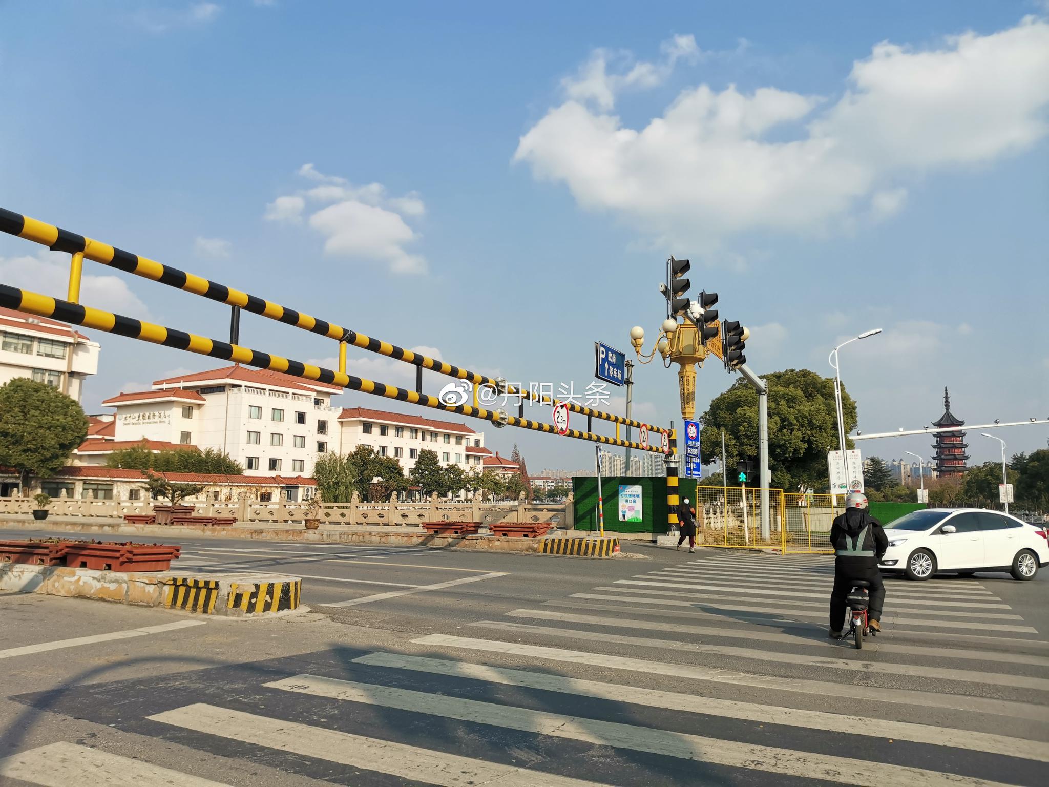 丹阳华南四座桥现状东方红桥尹公桥桥两边已设置围档