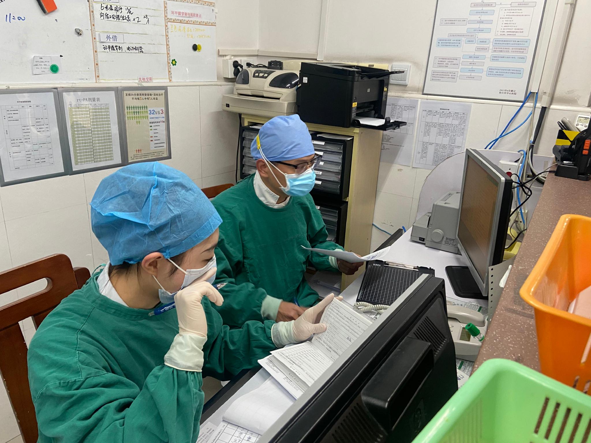 守护生命没有假期松江医务人员春节坚守岗位