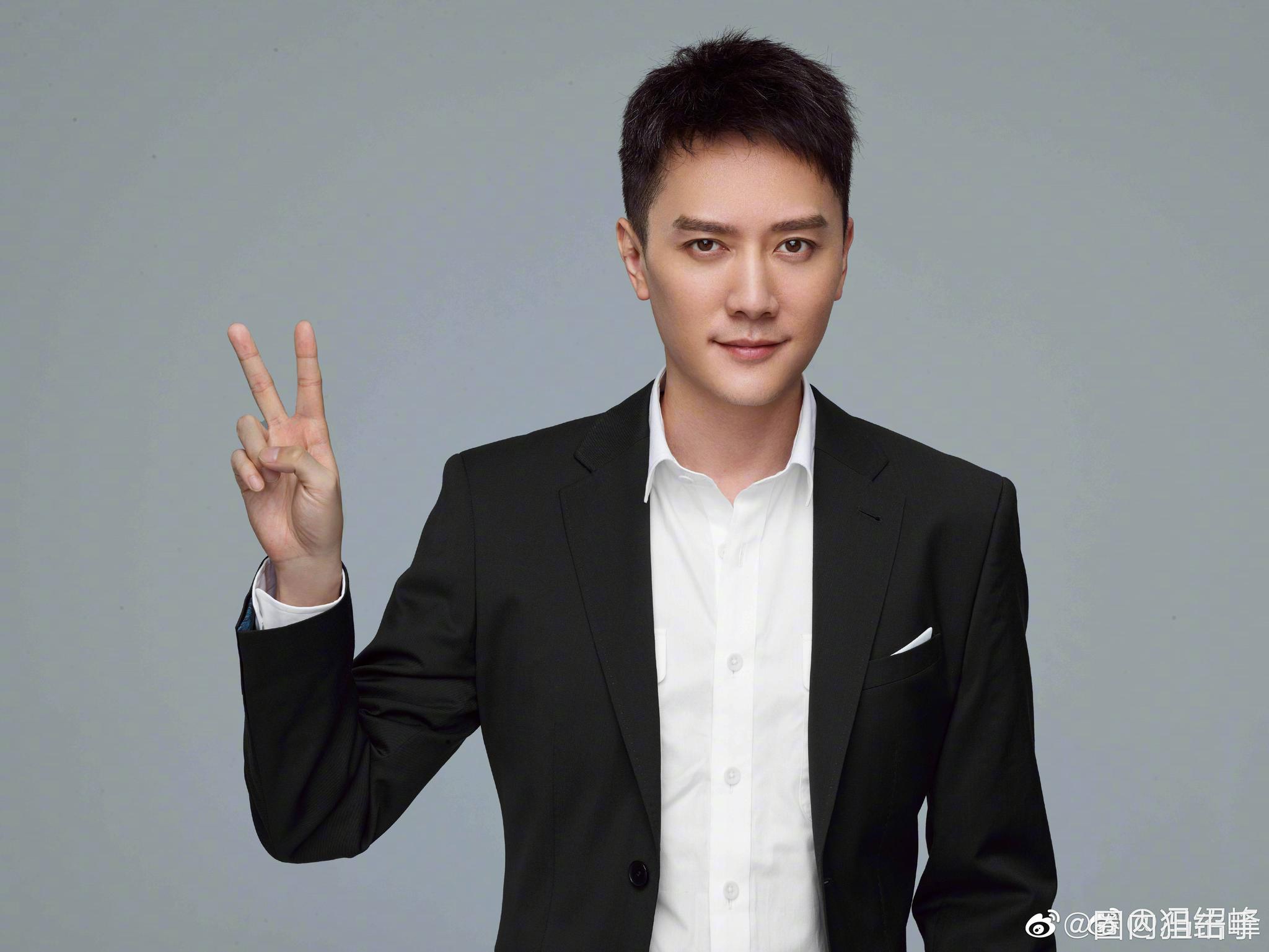 还是注意身体,暴瘦对身体可不好 67上个月拍戏路透,今日冯绍峰发文