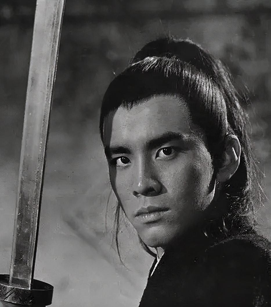 周杰伦是姜大卫的私生子?尔冬升自曝作过调查,网友:这波瓜厉害