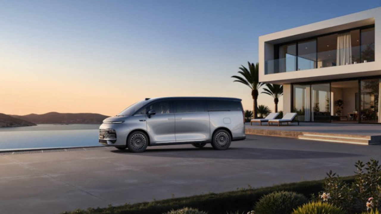 搭载全新一代超级AI增程技术 吉利银河V900开启预订